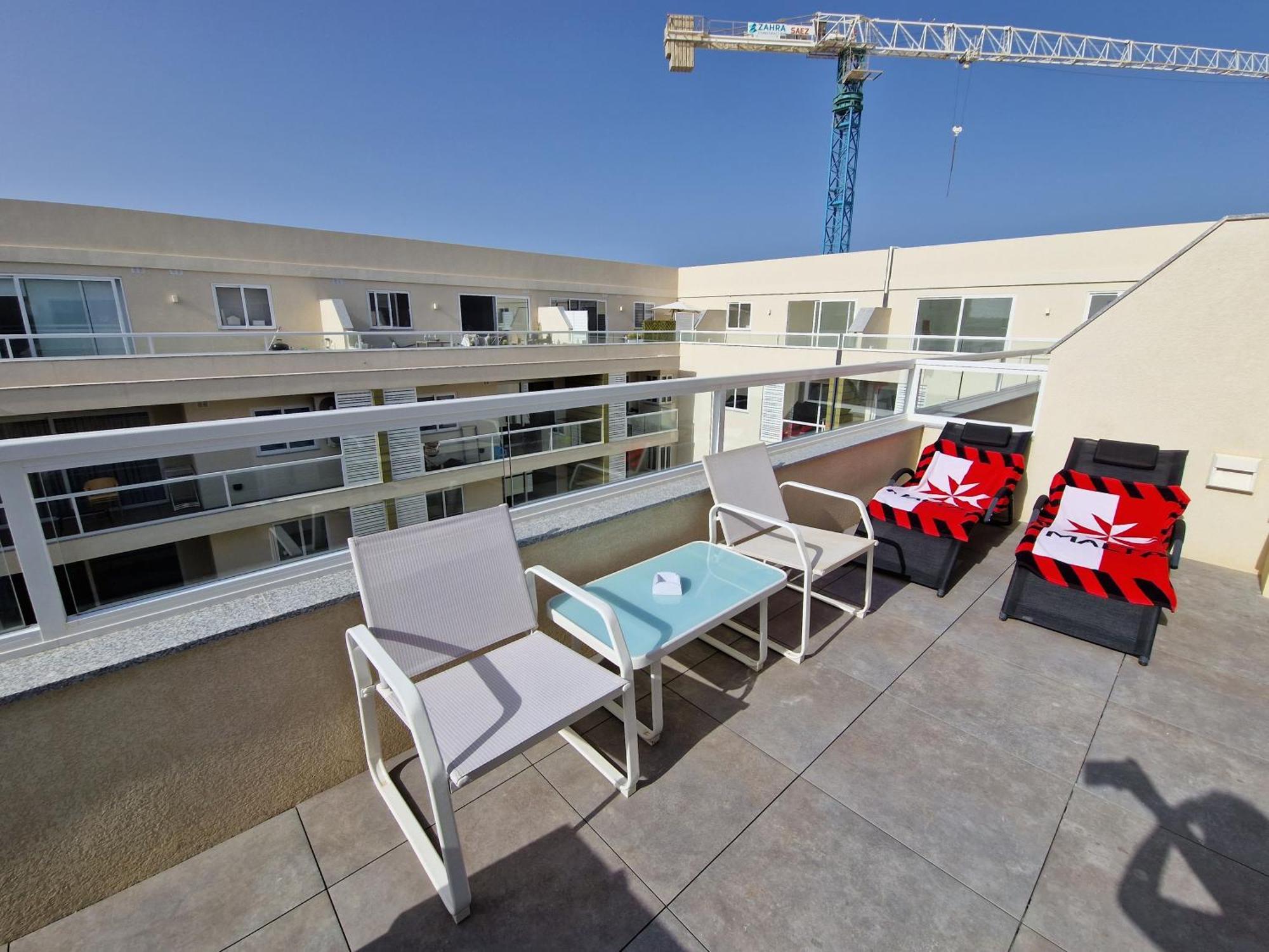 Апартаменти Sea View New Penthouse Terrace & Garage Parking Сент-Полс-Бей Екстер'єр фото