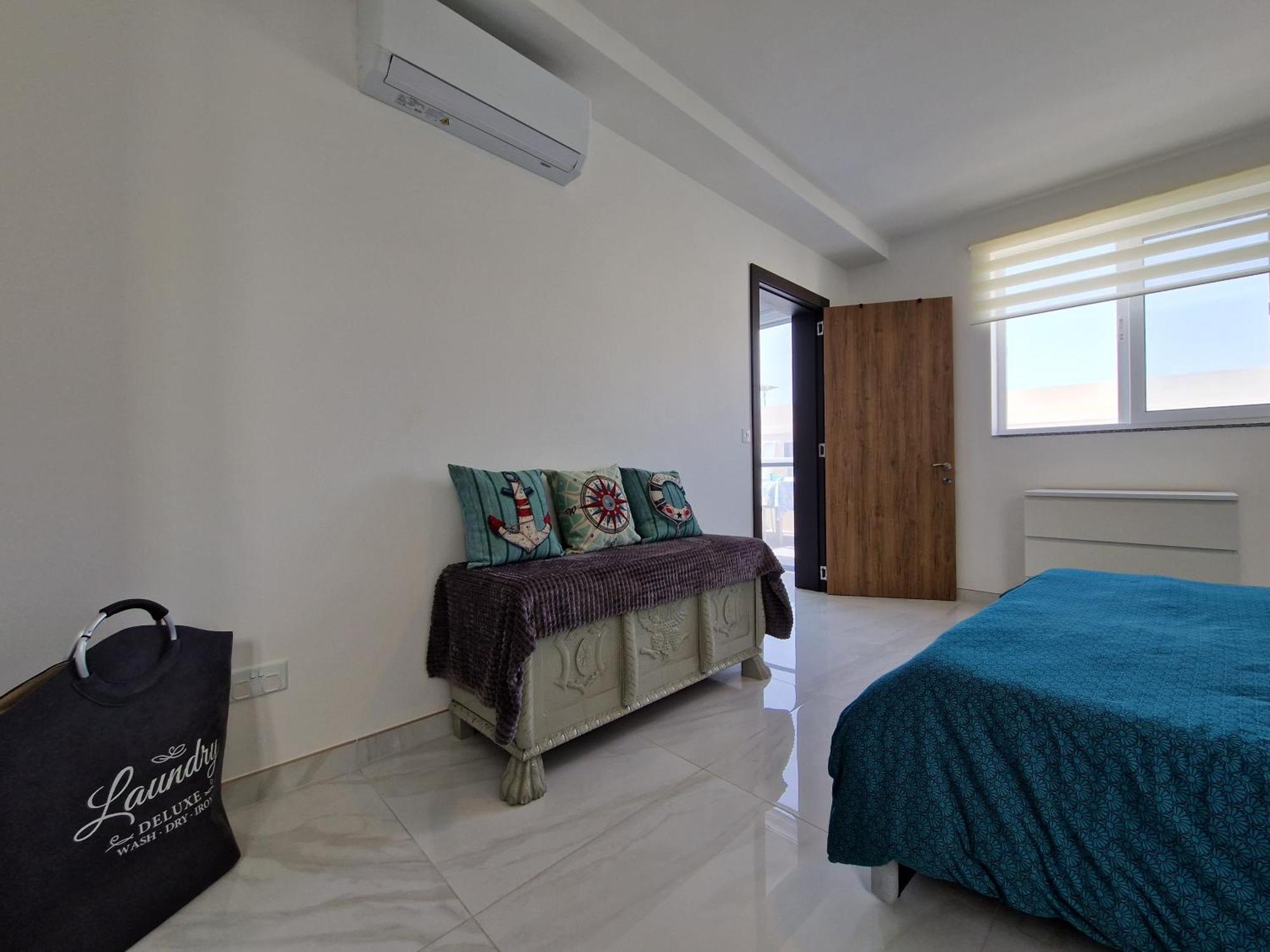 Апартаменти Sea View New Penthouse Terrace & Garage Parking Сент-Полс-Бей Екстер'єр фото